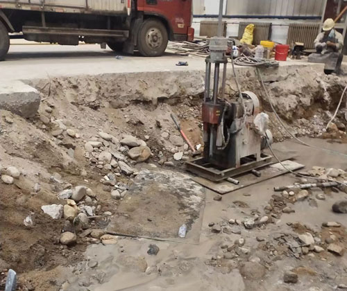 青湖路街道公路下沉压浆